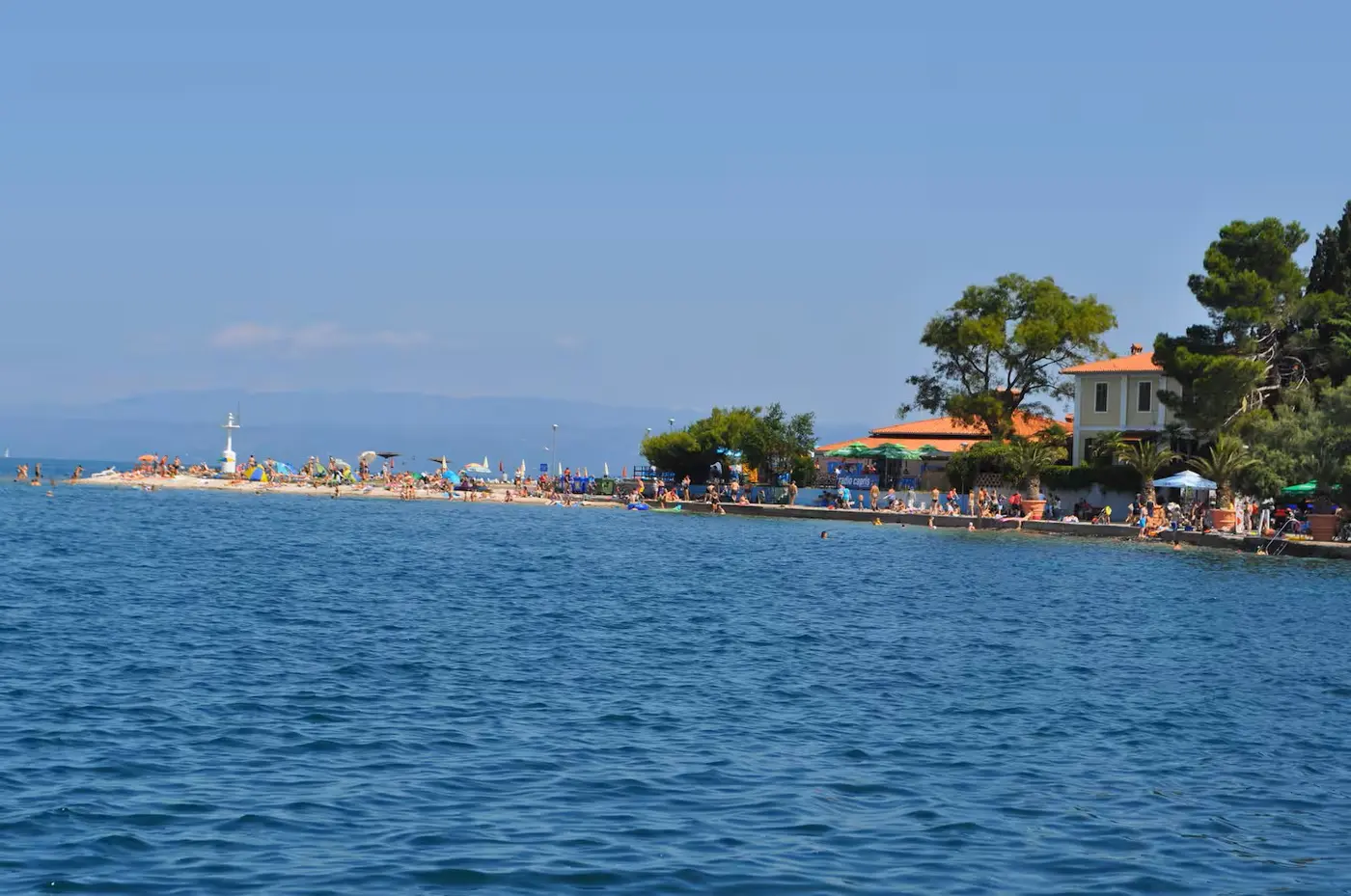 Plaža ob Apartmaju Doria